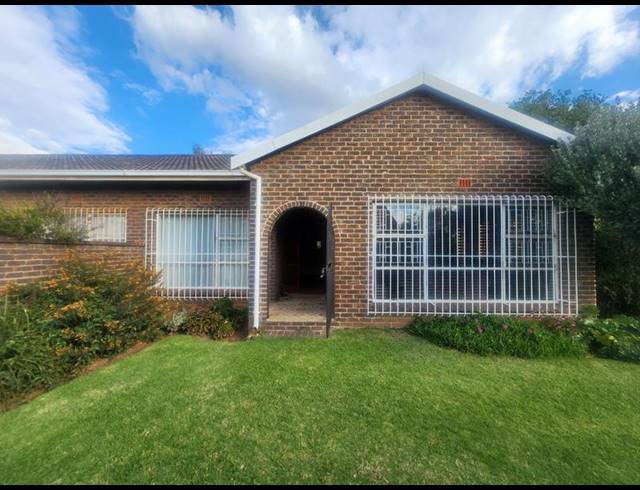 4 BEDROOM HOUSE FOR SALE IN PETERSFIELD